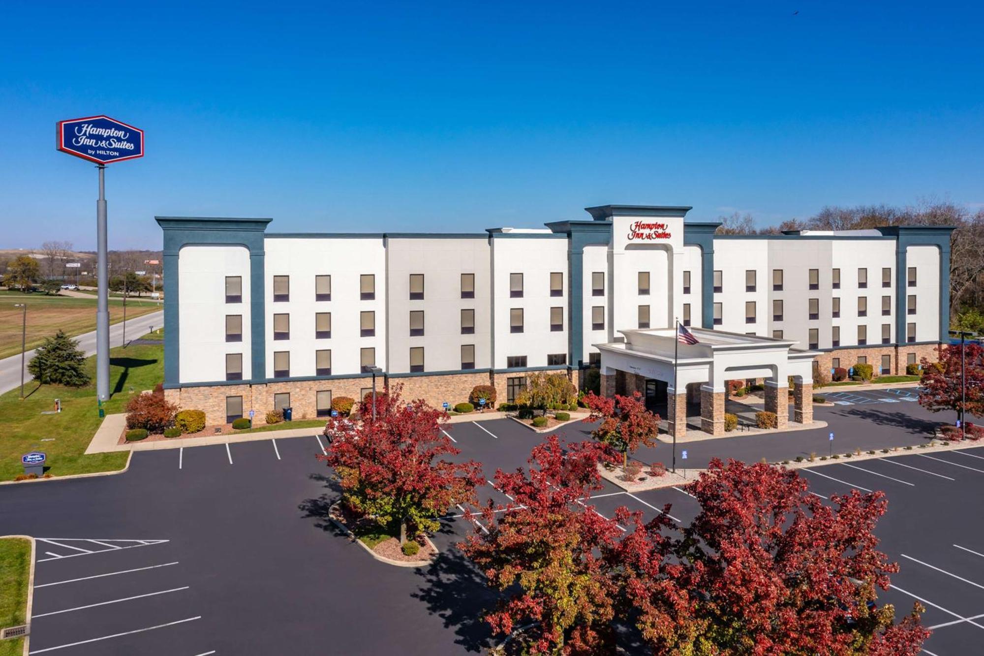 Hampton Inn & Suites Richmond Exterior photo