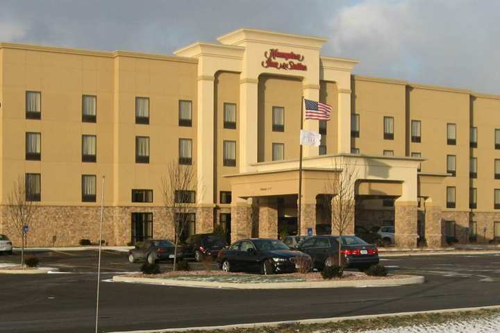 Hampton Inn & Suites Richmond Exterior photo